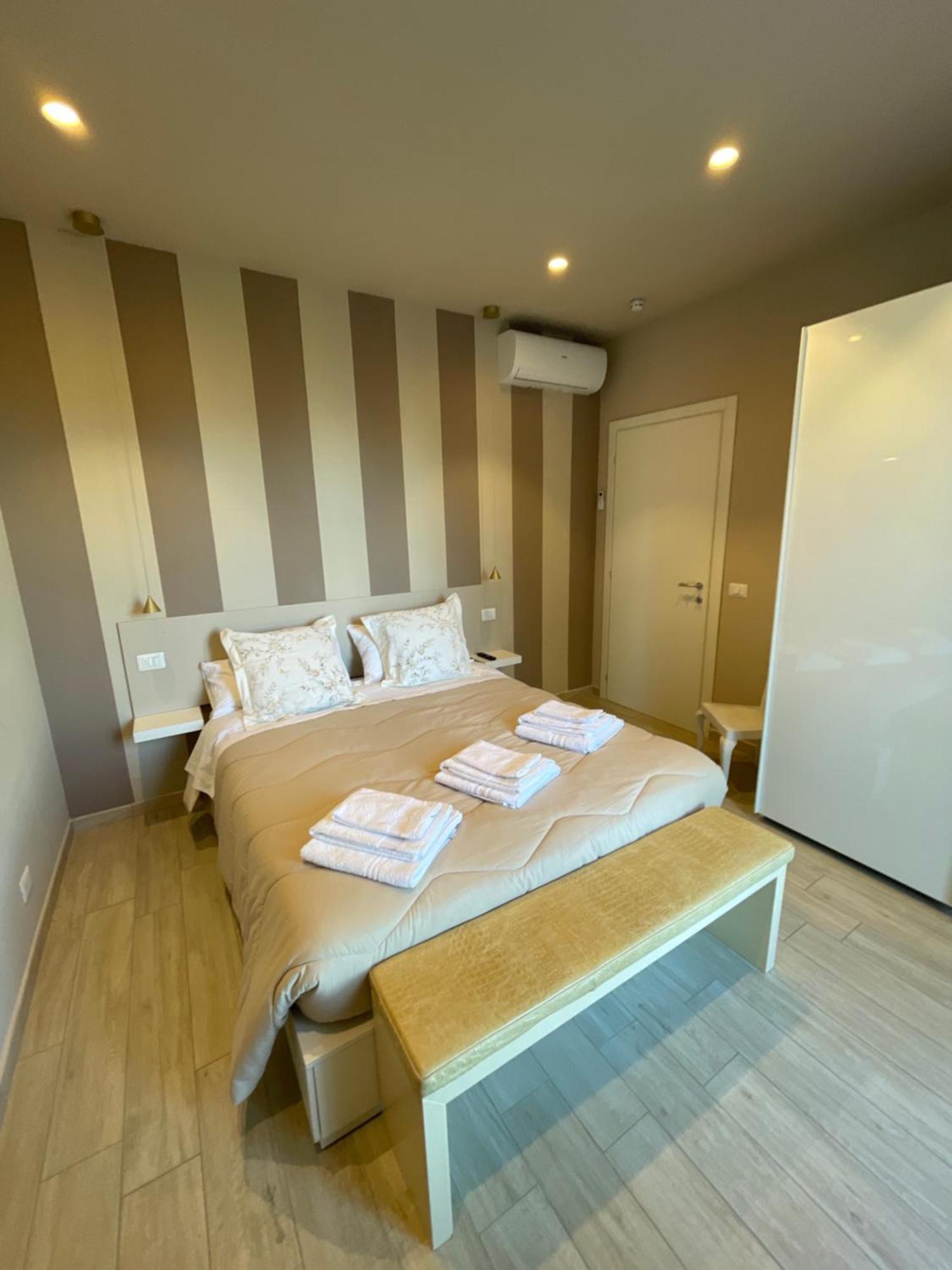 Caprice 2.0 Lägenhet Peschiera del Garda Exteriör bild